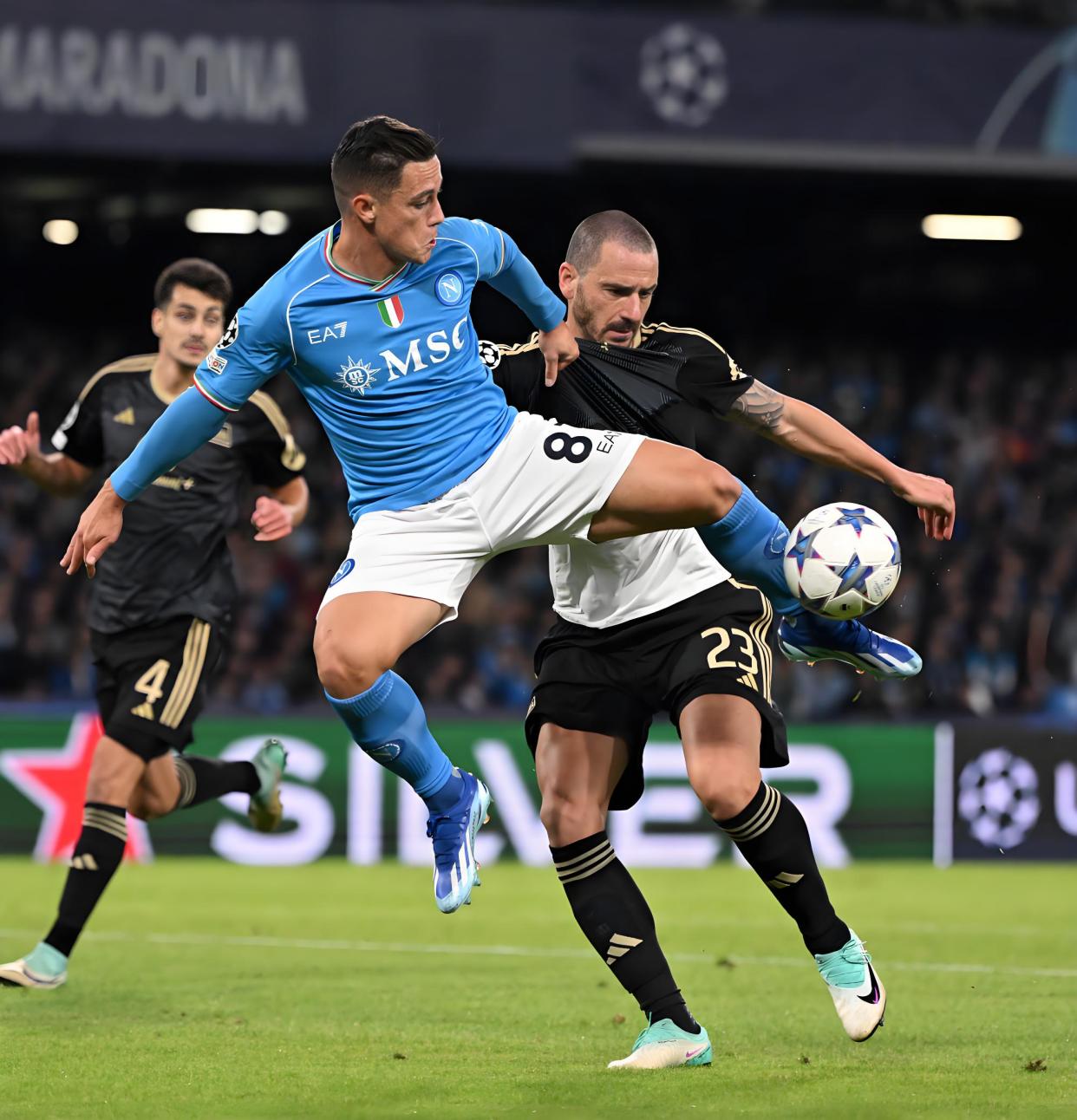 九游app下载链接最新版包含国际比赛日欧篮联焦点战，AC米兰手感冰凉，话题不断，训练强度明显提升的词条